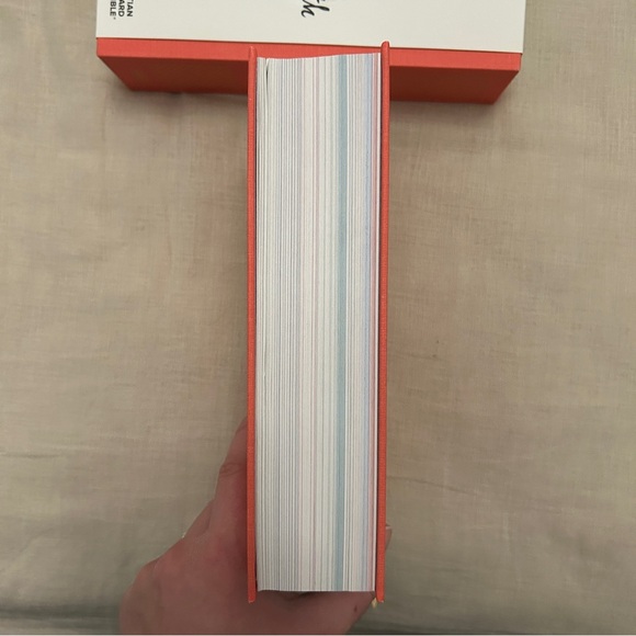 CSB She Reads Truth Bible, Poppy Linen, Black Letter, Full-Color Design - Picture 11 of 14